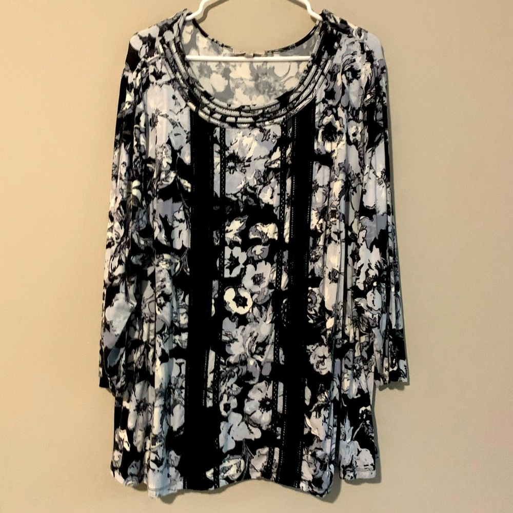 Black and white floral long sleeve top